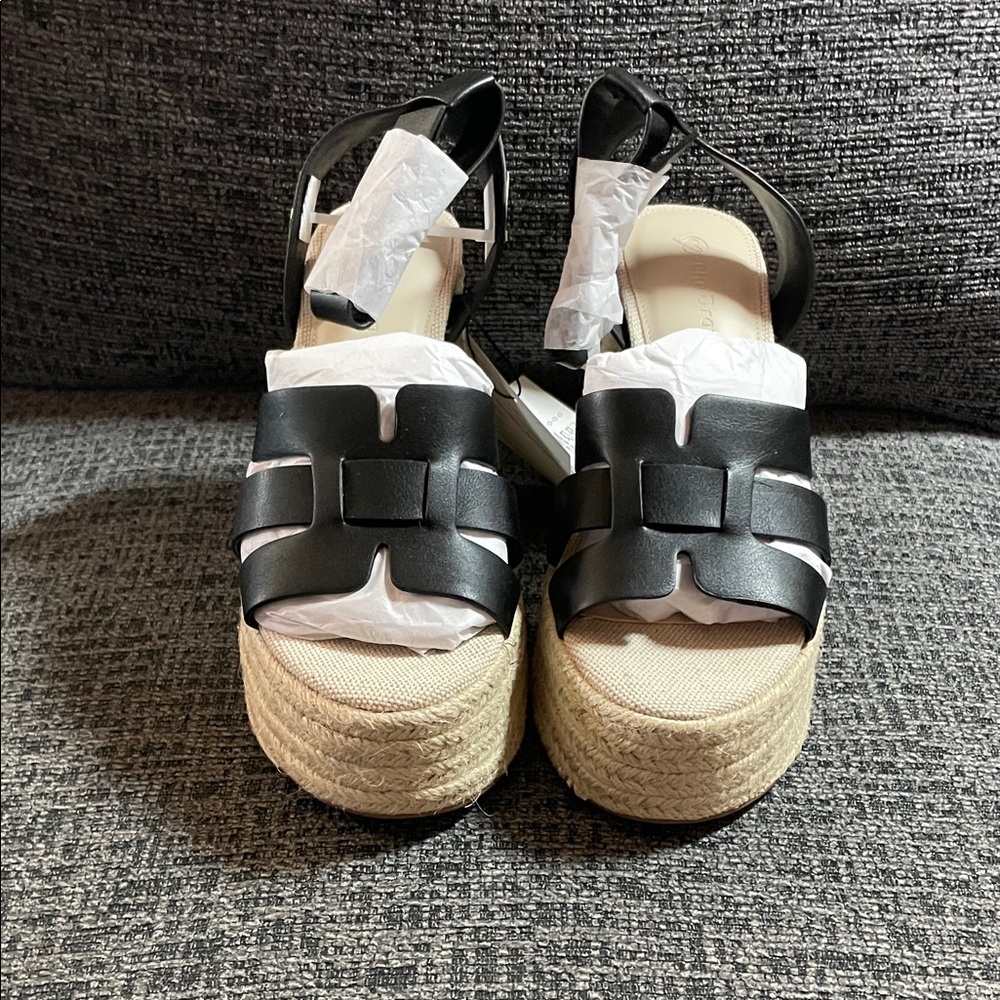 Chic Black and Cream Platform Sandals
